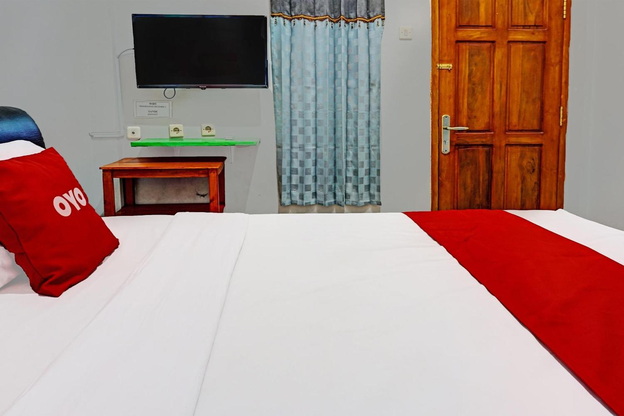 Oyo 91599 Penginapan Mutiara Madiun Exterior photo